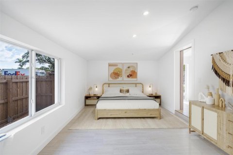 House in Miami Springs, Florida 4 bedrooms, 240.8 sq.m. № 1942252 - photo 5