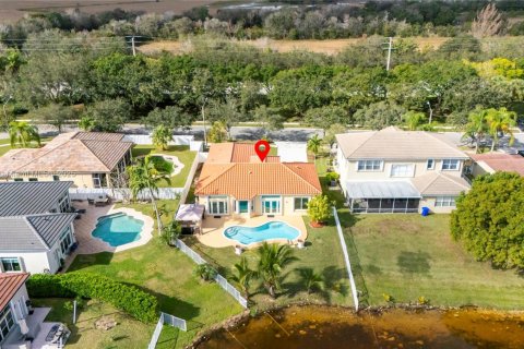 Снять в аренду виллу или дом в Пемброк-Пайнс, Флорида 3 спальни, 164.25м2, № 1940912 - фото 2