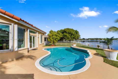 Снять в аренду виллу или дом в Пемброк-Пайнс, Флорида 3 спальни, 164.25м2, № 1940912 - фото 6