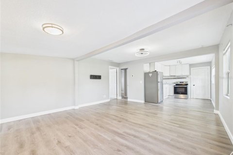 Apartment in Tarpon Springs, Florida 3 bedrooms, 119.84 sq.m. № 2215717 - photo 21