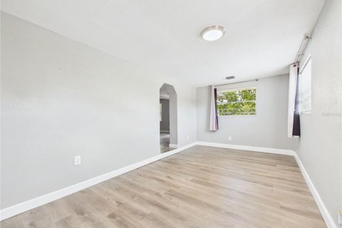 Apartment in Tarpon Springs, Florida 3 bedrooms, 119.84 sq.m. № 2215717 - photo 3