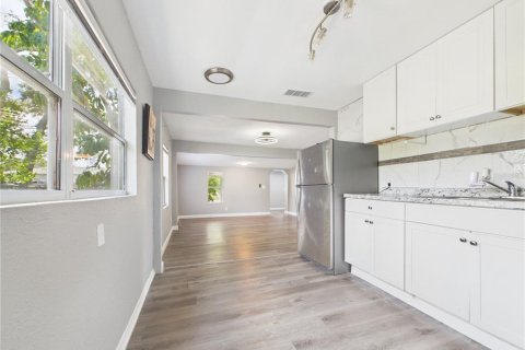 Apartment in Tarpon Springs, Florida 3 bedrooms, 119.84 sq.m. № 2215717 - photo 20