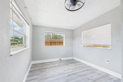 Apartment in Tarpon Springs, Florida 3 bedrooms, 119.84 sq.m. № 2215717 - photo 4