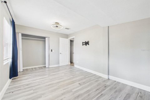 Apartment in Tarpon Springs, Florida 3 bedrooms, 119.84 sq.m. № 2215717 - photo 8