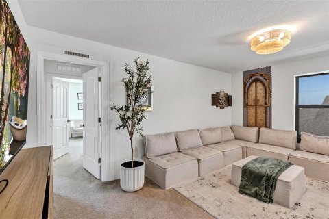 House in Kissimmee, Florida 6 bedrooms, 348.48 sq.m. № 2394220 - photo 29