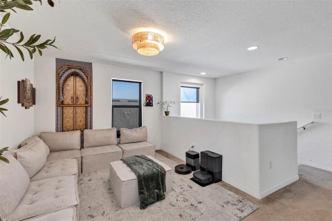 House in Kissimmee, Florida 6 bedrooms, 348.48 sq.m. № 2394220 - photo 30