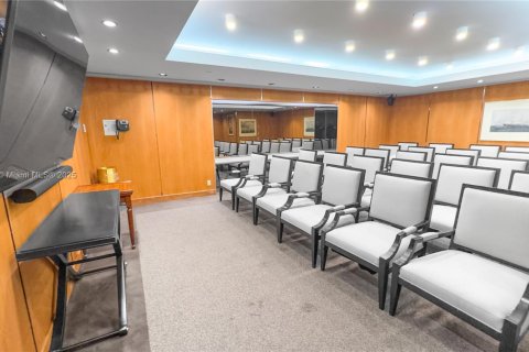 Condo in Aventura, Florida, 2 bedrooms  № 1865165 - photo 12