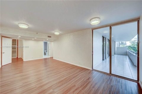 Condo in Aventura, Florida, 2 bedrooms  № 1865165 - photo 30