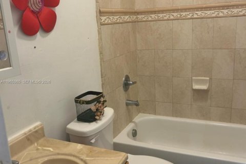 Снять в аренду коммерческую недвижимость в Мирамар, Флорида 4 спальни, 176.79м2, № 2027447 - фото 3