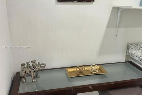 Снять в аренду коммерческую недвижимость в Мирамар, Флорида 4 спальни, 176.79м2, № 2027447 - фото 4