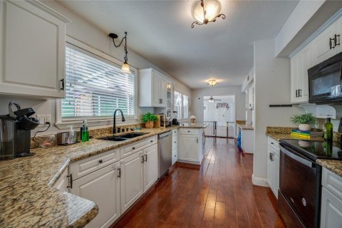 House in DeLand, Florida 6 bedrooms, 350.52 sq.m. № 2329702 - photo 18