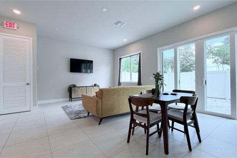 Condo in Four Corners, Florida, 3 bedrooms № 2100956 - photo 22