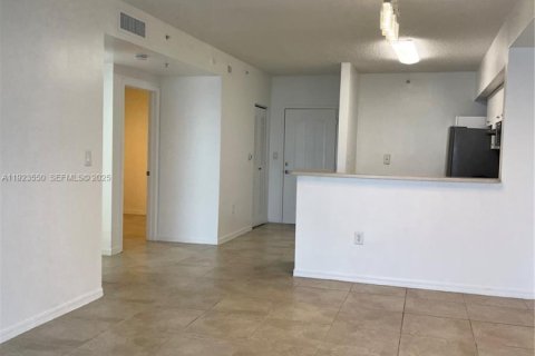 Condo in Miami, Florida, 2 bedrooms № 1983594 - photo 19