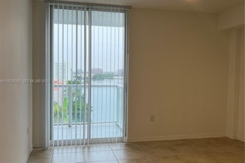 Condo in Miami, Florida, 2 bedrooms № 1983594 - photo 18
