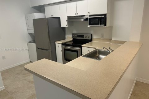 Condo in Miami, Florida, 2 bedrooms № 1983594 - photo 25