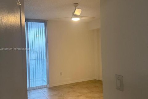 Condo in Miami, Florida, 2 bedrooms № 1983594 - photo 22