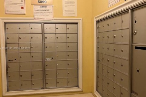 Condo in Miami, Florida, 2 bedrooms № 1983594 - photo 15