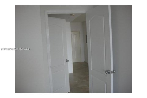 Condo in Miami, Florida, 2 bedrooms № 1983594 - photo 17