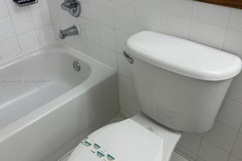 Condo in Miami, Florida, 2 bedrooms № 1983594 - photo 29