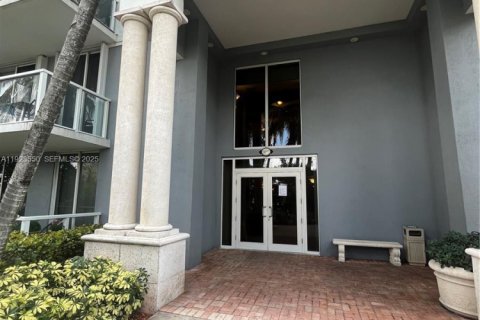 Condo in Miami, Florida, 2 bedrooms № 1983594 - photo 11