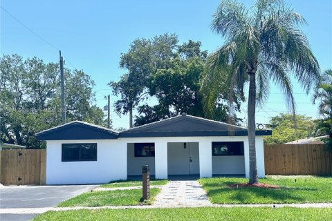 Casa en venta en Hollywood, Florida, 3 dormitorios, 121.89 m2 № 1700931 - foto 1