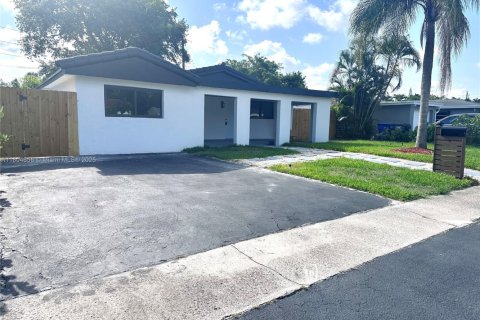 Casa en venta en Hollywood, Florida, 3 dormitorios, 121.89 m2 № 1700931 - foto 3