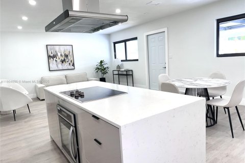Casa en venta en Hollywood, Florida, 3 dormitorios, 121.89 m2 № 1700931 - foto 10