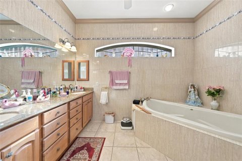 Villa ou maison à vendre à Port Charlotte, Floride: 4 chambres, 294.41 m2 № 2405621 - photo 25