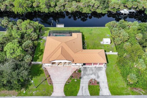 Villa ou maison à vendre à Port Charlotte, Floride: 4 chambres, 294.41 m2 № 2405621 - photo 4