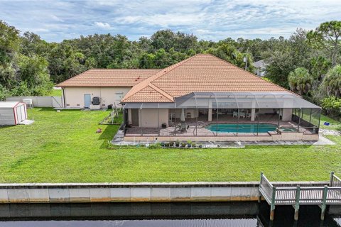 Villa ou maison à vendre à Port Charlotte, Floride: 4 chambres, 294.41 m2 № 2405621 - photo 3