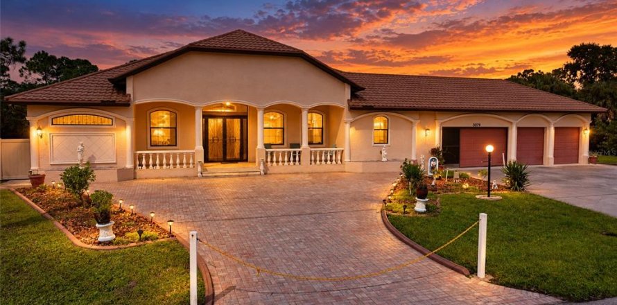 Villa ou maison à Port Charlotte, Floride 4 chambres, 294.41 m2 № 2405621