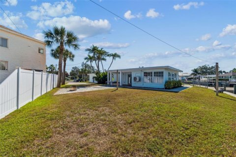 House in Saint Petersburg, Florida 2 bedrooms, 161.19 sq.m. № 2222437 - photo 5
