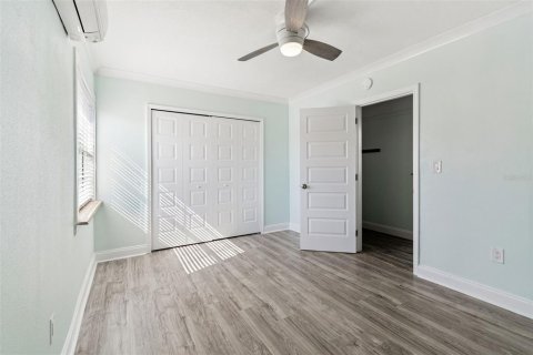House in Saint Petersburg, Florida 2 bedrooms, 161.19 sq.m. № 2222437 - photo 19