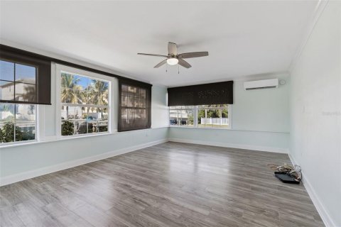 House in Saint Petersburg, Florida 2 bedrooms, 161.19 sq.m. № 2222437 - photo 17