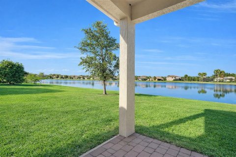 Villa ou maison à vendre à Kissimmee, Floride: 4 chambres, 228.35 m2 № 2133948 - photo 16