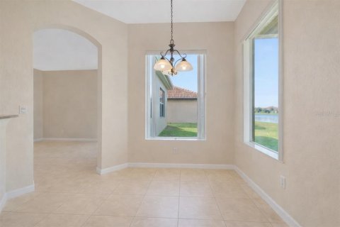 Villa ou maison à vendre à Kissimmee, Floride: 4 chambres, 228.35 m2 № 2133948 - photo 4