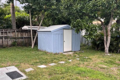 Villa ou maison à vendre à Hollywood, Floride: 2 chambres, 66.89 m2 № 1758817 - photo 13