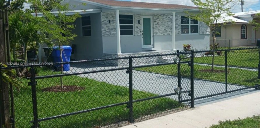 House in Hollywood, Florida 2 bedrooms, 66.89 sq.m. № 1758817