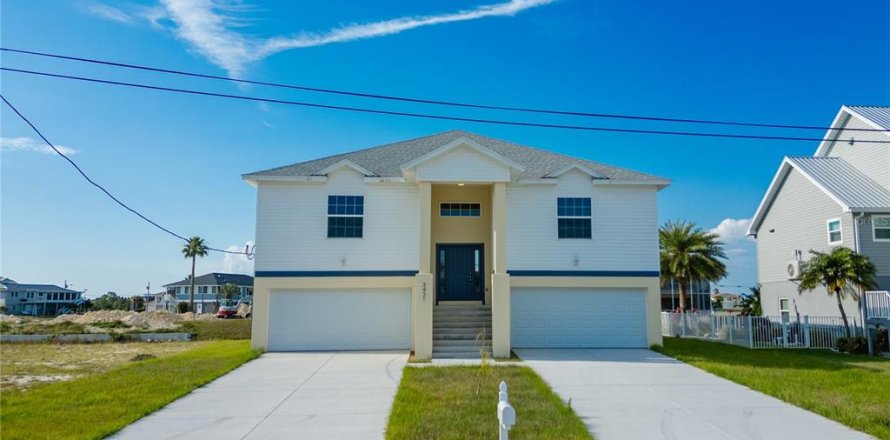 Villa ou maison à Hernando Beach, Floride 3 chambres, 151.43 m2 № 1736369