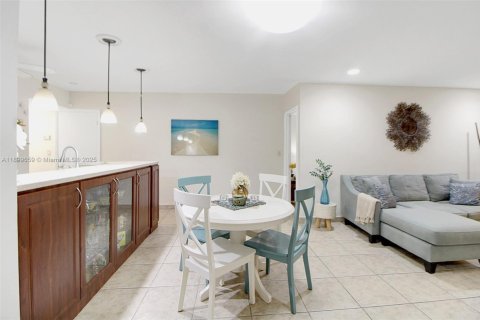 Villa ou maison à vendre à Miami Lakes, Floride: 3 chambres, 118.45 m2 № 1951273 - photo 8