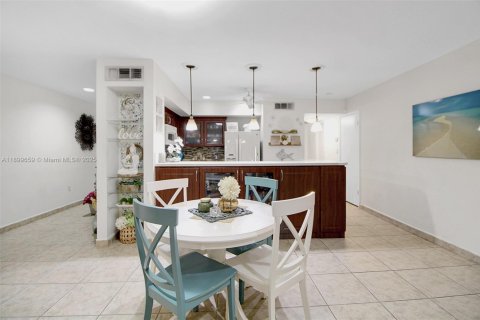 Villa ou maison à vendre à Miami Lakes, Floride: 3 chambres, 118.45 m2 № 1951273 - photo 6