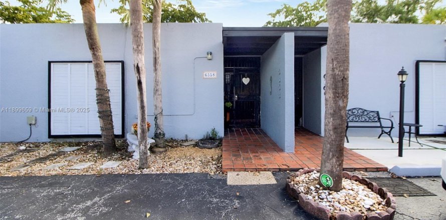 Villa ou maison à Miami Lakes, Floride 3 chambres, 118.45 m2 № 1951273
