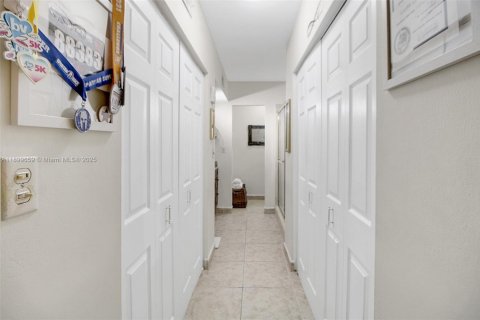 Villa ou maison à vendre à Miami Lakes, Floride: 3 chambres, 118.45 m2 № 1951273 - photo 10