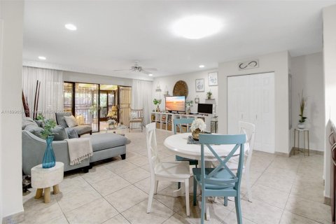 Villa ou maison à vendre à Miami Lakes, Floride: 3 chambres, 118.45 m2 № 1951273 - photo 18