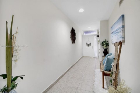 Villa ou maison à vendre à Miami Lakes, Floride: 3 chambres, 118.45 m2 № 1951273 - photo 4