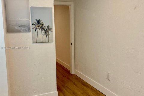 Снять в аренду виллу или дом в Майами, Флорида 4 спальни, 157.93м2, № 1952742 - фото 23