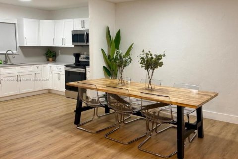 Снять в аренду виллу или дом в Майами, Флорида 4 спальни, 157.93м2, № 1952742 - фото 8