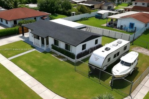 Снять в аренду виллу или дом в Майами, Флорида 4 спальни, 157.93м2, № 1952742 - фото 1