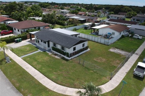 Снять в аренду виллу или дом в Майами, Флорида 4 спальни, 157.93м2, № 1952742 - фото 2