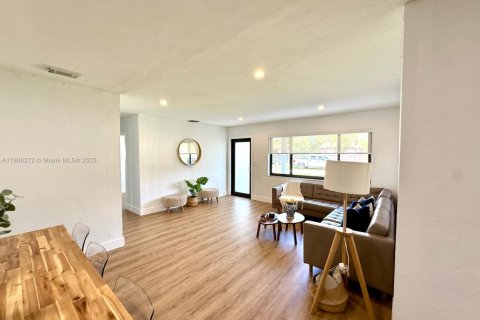 Снять в аренду виллу или дом в Майами, Флорида 4 спальни, 157.93м2, № 1952742 - фото 6